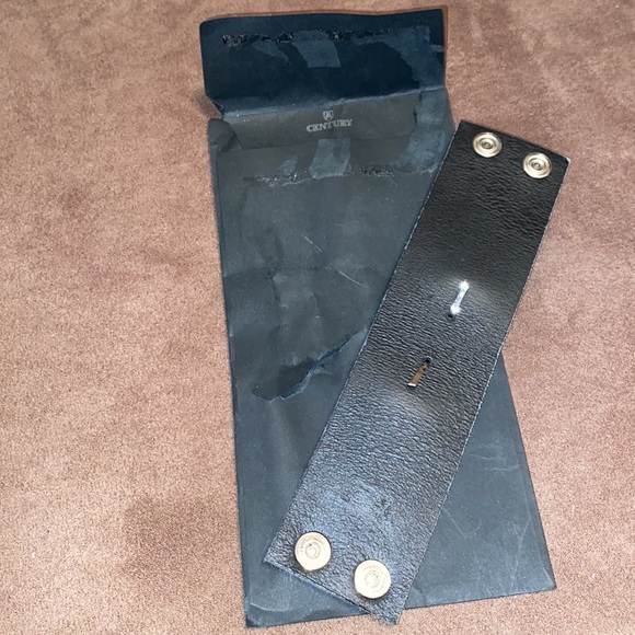 AGL Leather Bracelet with metal bow - Picture 5 of 17